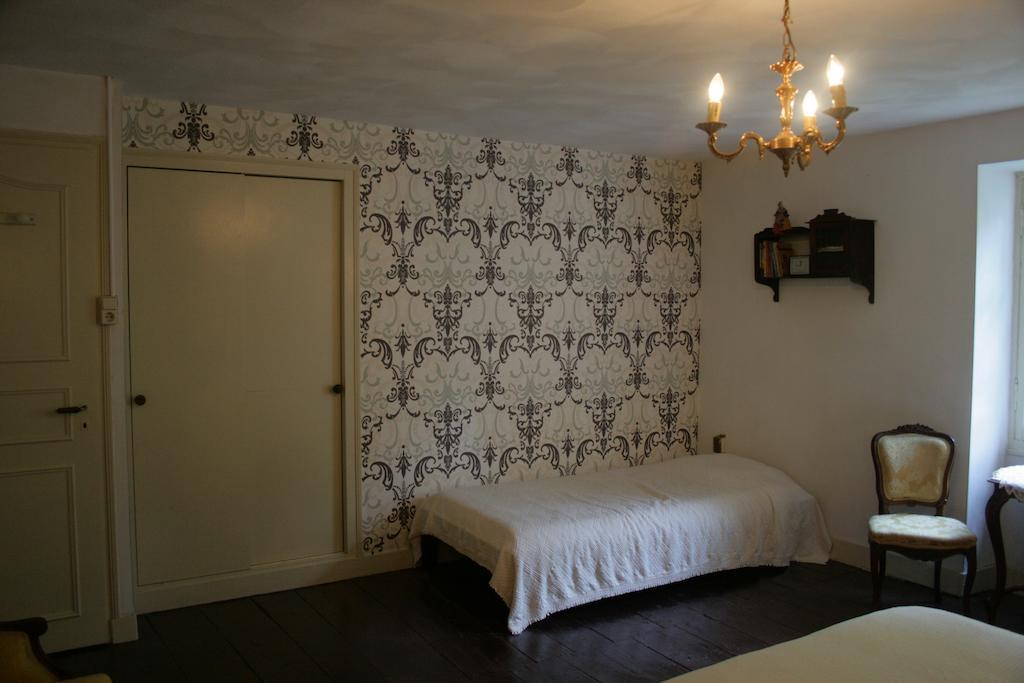Saint-Germain-de-Confolens Le Petit Mas D'Ile Bed & Breakfast 部屋 写真