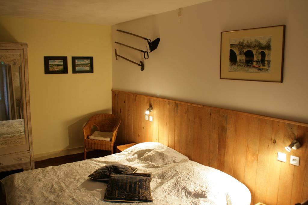 Saint-Germain-de-Confolens Le Petit Mas D'Ile Bed & Breakfast エクステリア 写真